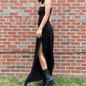 VTG ⏰ CITY TRIANGLES black velvet one shoulder a-line maxi evening dress